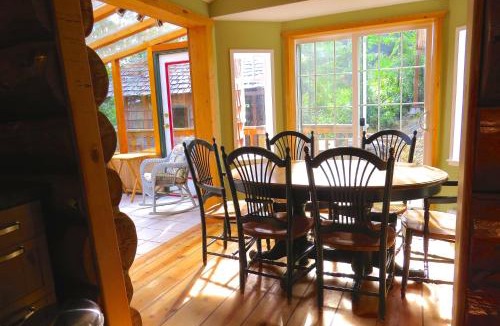 Otter Point House | Handsome Dan's at Otter Point