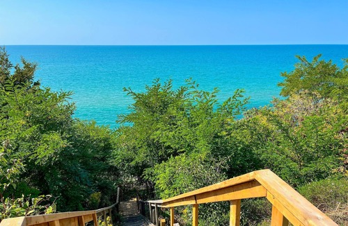 Dashwood Cottage | Hank's Lakefront Cottage: Lots Of Space And Ready For Your Lake Huron Vacation!