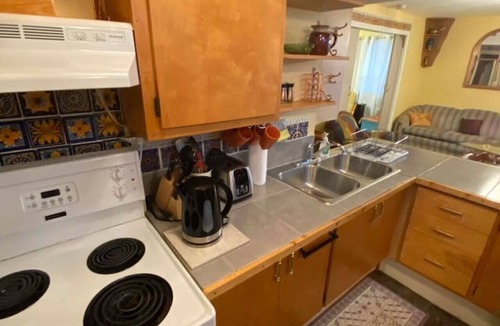 Castlegar Apartment | Hanna's Downtown Suite