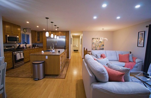 Quinte West House | Hanna’s Paradise - A Cozy Private Getaway
