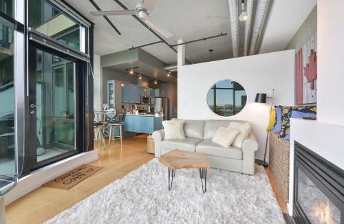 James Bay House | Harbourview Executive Condo