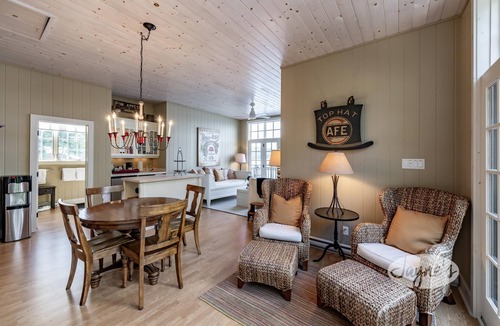 Muskoka Lakes Cottage | Hard packed Sandy Beach, spacious 7 brdm 6 bath! Boathouse w Sleeping & Sundeck!