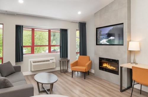 Harrison Hot Springs Hotel | Harrison Beach Hotel