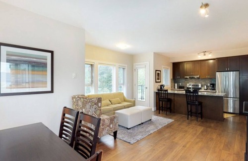 Harrison Hot Springs House | Harrison Lake View Suites - Two Bedroom Grand Suite 1