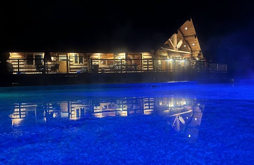 Kent Ski Chalet | Harrison Oak Chalet/5 minutes to Harrison Lake, with game room & deck