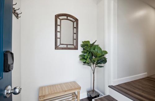 White Oaks Apartment | Haven Suite in London, On 2Br, 1Bath with free washer and dryer