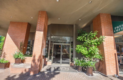 Kitsilano Apartment | Heart of Downtown Vancouver, Waterfront property