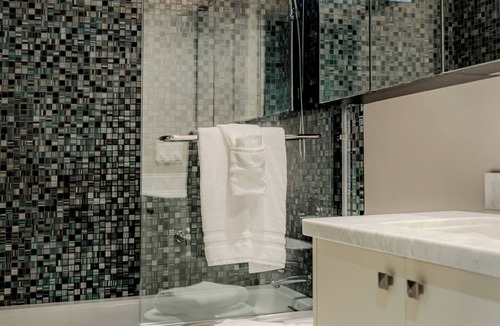 Riley Park-Little Mountain House | Heart of Vancouver Cambie Village Mins to Downtown