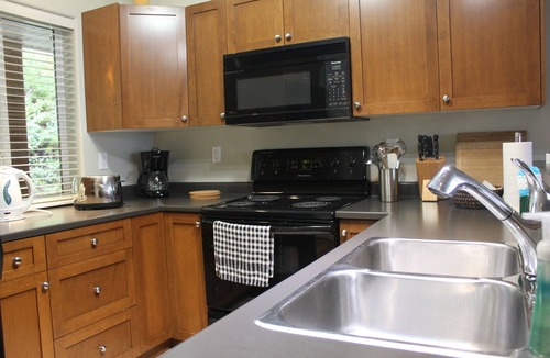 Vesuvius Condo | Heart of Vesuvius Oceanview Well-appointed Condo