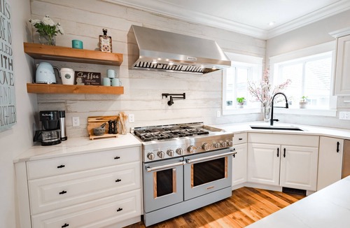 Crawford House | Heated Pool, Hot tub, Chef’s Kitchen, Tesla charging, Sleeps 12