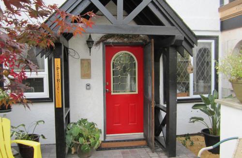 James Bay Bed & Breakfast | Heathergate Cottage and Suites