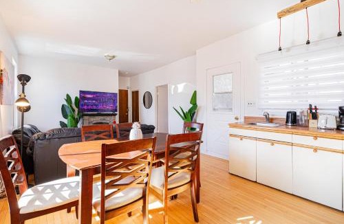 Hochelaga Apartment | Hello Montréal For 8