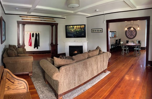 Central Lonsdale Apartment | Heritage Apartment w City and Mountain Views