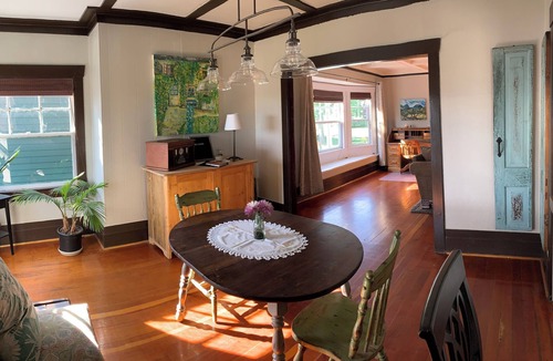 Central Lonsdale Apartment | Heritage Apartment w City and Mountain Views