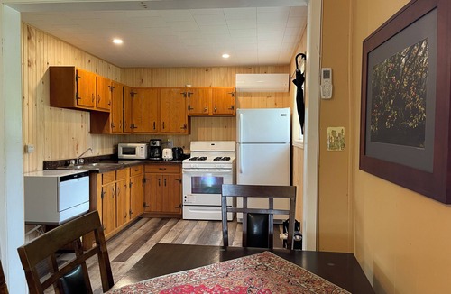 Stanhope Cottage | Heritage Two-Bedroom Cottage (Cottage 9)