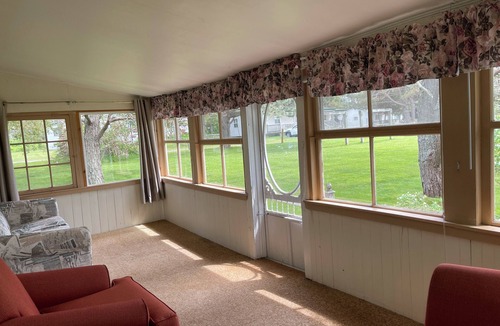 Stanhope Cottage | Heritage Two-Bedroom Cottage (Cottage 9)