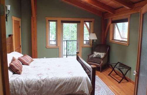 Tuwanek Cottage | Herons Return Cottage Peaceful Charm Right On The Cove License STR0216