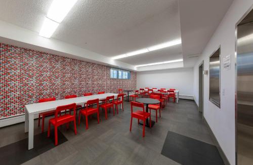Whyte ave Hostel | HI Edmonton - Hostel