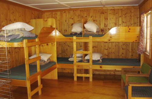 Bow Lake Hostel | HI Mosquito Creek - Wilderness Hostel