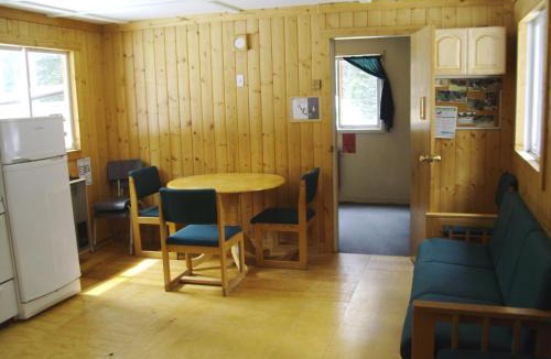 Bow Lake Hostel | HI Mosquito Creek - Wilderness Hostel