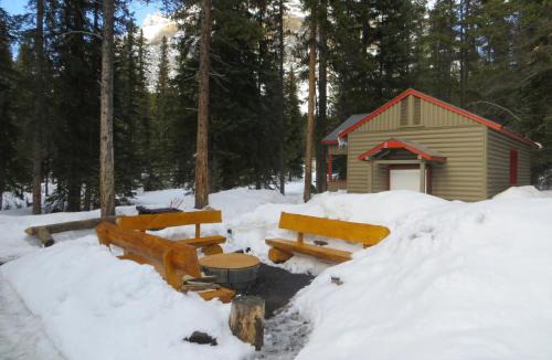 Bow Lake Hostel | HI Mosquito Creek - Wilderness Hostel