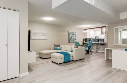 Montgomery House | Hidden gem! Modern-chic guest suite in Central NW