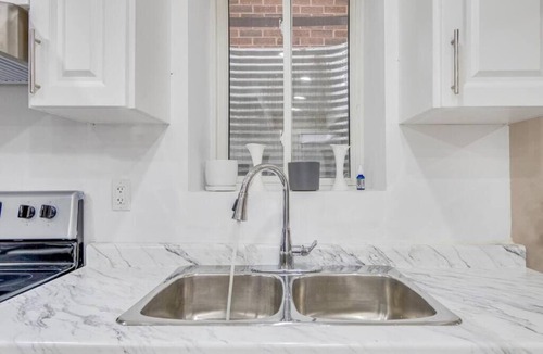 Halton Regional Municipality Apartment | Hidden Gem: Spacious Basement