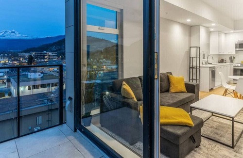 Downtown Squamish Apartment | High-End Squamish Penthouse With Mountain Views