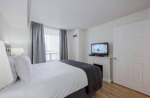 Bay Street Corridor Apartment | High Floor Bay St. Condo (Sleeps 4) w. Large Balcony Walk to Sick Kids Hospital
