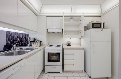 Bay Street Corridor Apartment | High Floor Bay St. Condo (Sleeps 4) w. Large Balcony Walk to Sick Kids Hospital