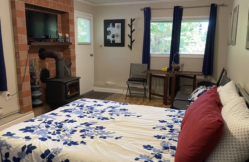Pender Island Apartment | High on the Hill, with Privacy
