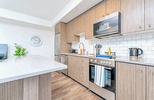 Kitchener Apartment | High Rise Condo w Balcony & Breathtaking Views