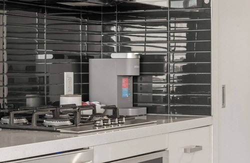 Connaught Apartment | High-Rise Haven | AC, VIEWS, Pool, Gym & Parking