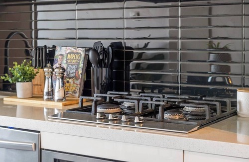 Connaught Apartment | High-Rise Haven | AC, VIEWS, Pool, Gym & Parking