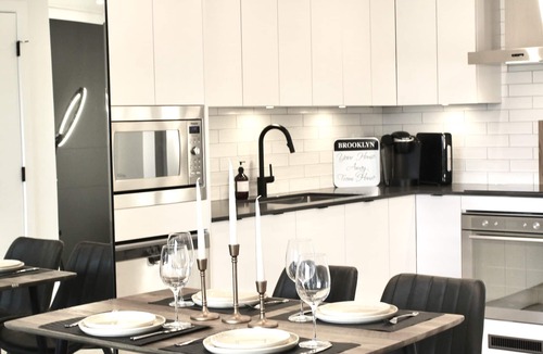 Downtown Kelowna Apartment | High Rise: One-Bedroom Downtown Condo