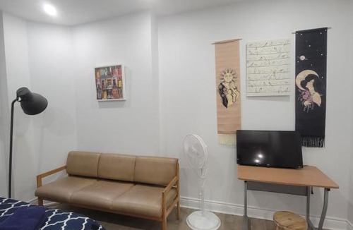 Mile End Apartment | high speed internet - Full kitchen - Parcs &attractions #1