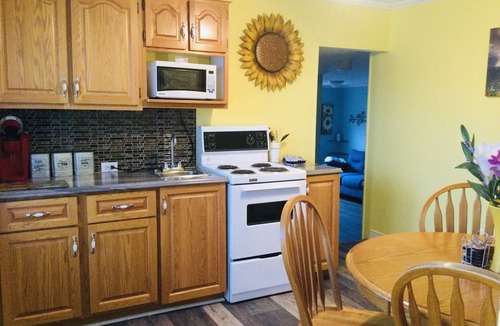 Pleasant Bay Bed & Breakfast | Highland Sunrise Suite Private Hot Tub Cabot Trail ,Pleasant Bay,N.S.