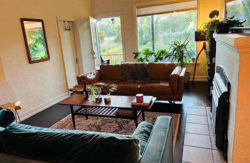 South Central Bed & Breakfast | Hikari-Okanagan Sunshine B&B