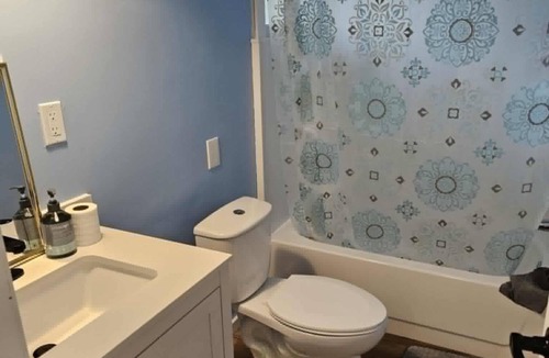 Leamington Cottage | Hillman Haven Cottage - walk to Lake & Marsh. Swim-Fish-Birding.