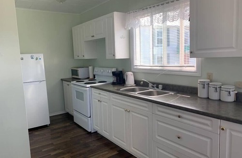 Twillingate House | Hillside Cottage Summ