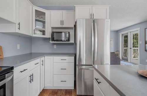 Parkland Beach Apartment | Hilltop Hideaway | Beach | Foosball | Arcade Games