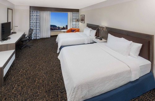 Quartier des Spectacles Hotel | Hilton Garden Inn Montréal Centre-ville