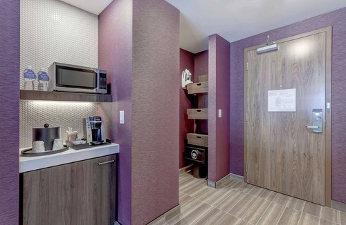 Steeles Industrial Hotel | Hilton Garden Inn Toronto Brampton West