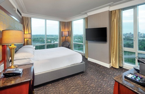 District Saint - Raymond - Vanier Hotel | Hilton Lac-Leamy