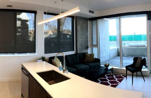 Sunnyside Condo | ✭Hip 1BR w/city views, Netflix, bars & cable✭