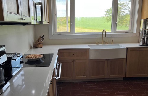 Clyde River House | Historic 4-bedroom farm and vineyard on 100 acres with waterfront
