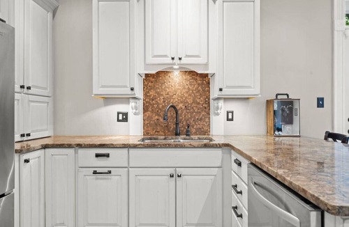 Corryville House | Historic 4BR Gem | Walk to UC | Free Parking