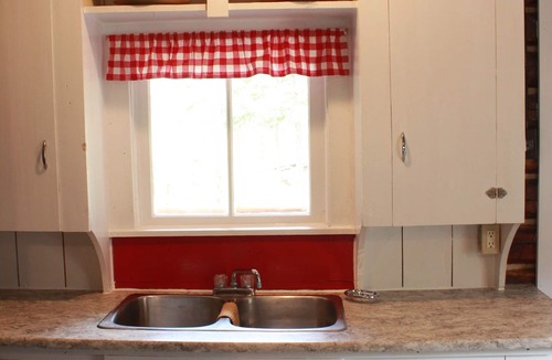 Clinton Cabin | Historic Cowboy LogCabin on Working Ranch, private&surrounded by nature,LoonLake