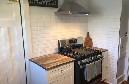 Booktown House | Historic Home. Classic Charm, Modern Amenities, Gardens, Parking+
