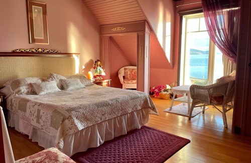 Pointe-au-Pic Ski Chalet | Historical Villa With Breathtaking View at La Malbaie